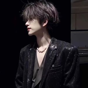 亚洲女人对男人张开双腿
