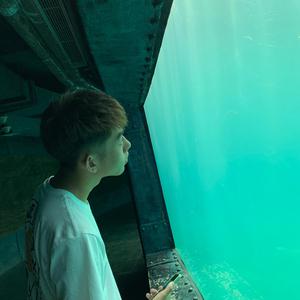 亚洲女人对男人张开双腿
