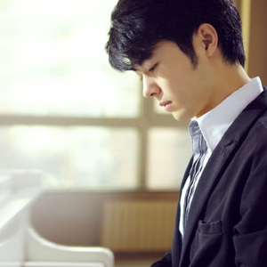 亚洲女人对男人张开双腿
